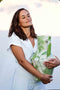 Return to Sender | Vaas Large 45 cm Jungle print handgeschilderd met handvat - Bloemenvaas