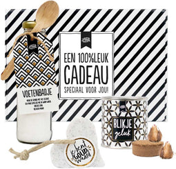 100%LEUK Cadeaupakket 'Goud waard' - Giftset met voetenbadje, hartzeepje en blikje met madelief zaden.