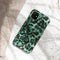 Selencia Hoesje Geschikt voor iPhone 12 Pro / 12 - Selencia Maya Fashion Backcover - groen