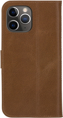 Dbramante1928 iPhone 13 Pro Max - Flip cover - Magneetsluiting en ruimte voor pasjes - Cognac