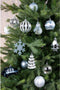 25x stuks kersthangers/kerstballen lichtblauw/wit - Onbreekbare plastic kerstboomversiering kerstornamenten
