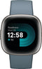 Fitbit Versa 4 - Smartwatch - Ingebouwde GPS en 40+ trainingsmodi - Zilver (Blauw)
