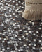 AKKESE - Patchwork vloerkleed - Lichtbeige - 140 x 200 cm - Koeienhuid leer