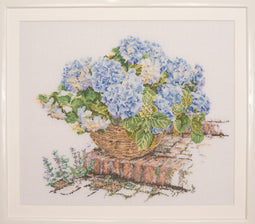 Thea Gouverneur - Borduurpakket met telpatroon - 2046A - Voorgesorteerde DMC Garens - Blauwe Hortensia - Aida - 44 cm x 39 cm - DIY Kit
