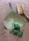 CABANAZ - stoffer en blik, metaal en bamboe, incl. magneet, DUSTPAN & BRUSH, groen