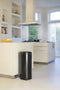 Brabantia NewIcon Prullenbak - 30 liter - Pedaalemmer met kunststof binnenemmer - Matt Black