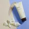 AHAVA Verzuiverende Kleimasker - Diepe Reiniging & Verheldering | Egaliseert Huidtextuur | Dode Zee Modder & Osmoter | Gezichtsmasker met Vitamine C | Gezichtsverzorging voor Dames & Heren - 100ml
