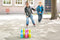 BS Toys Skittles Bowling Kegelspel - Bowlingset kinderen - bowlingset speelgoed - Actiespel - Houten speelgoed - Kinder Speelgoed 4 Jaar - Buiten speelgoed - Buitenspel - Buiten Spellen - Tuin Speelgoed - Rood & Wit - 6 Kegels