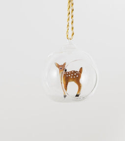 Hertje in glazen kerstbal - Sass & Belle