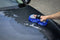 Michelin Autowashandschoen - Microvezel 2-in-1 - Mesh zijde voor insecten verwijderen en microvezel zijde voor carrosserie en glas - Blauw