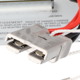 Replica accu precies passend voor de APC-RBC133 accu voorgemonteerd met kabel en stekker