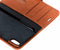 Dbramante1928 Lynge - Flip cover - Magneetsluiting en ruimte voor pasjes - Bruin