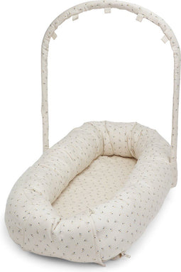 Konges Sløjd Babynest met boog voor speeltjes - Petales