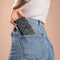 iMoshion Hoesje Geschikt voor iPhone 13 Hoesje Met Pasjeshouder - iMoshion Design Softcase Bookcase - Groen / Green Leopard