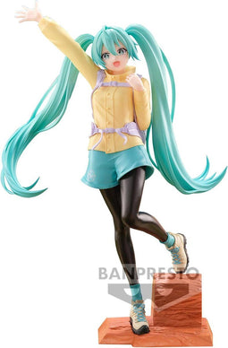 Banpresto Hatsune Miku - Holiday Memories - Mountain Climbing Standbeeld 20cm - Veelkleurig