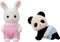Sylvanian Families 5709 Baby'sspeelkamerBabyPanda&sneeuwwitkonijn- poppenhuisinrichting