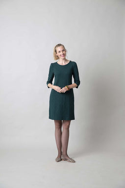 A-lijn jurk van organisch katoen met een ingeweven bloemenpatroon.