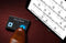 IK Multimedia - Tablet Page Turner Bundle - Draadloze Bluetooth paginablader met iKlip Xpand standaard - Zwart