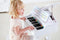 Hape E0338 - Luxe vleugelpiano - 30 toetsen - Wit