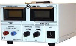 Statron 2223.2 Labvoeding, regelbaar 0 - 32 V 0 - 3 A 96 W Aantal uitgangen: 1 x