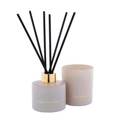De Pear & Gardenia Candle & Diffuser Gift Set vult je huis met een verfijnde en