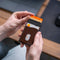 AdroitGoods Pasjeshouder 7 Pasjes Portemonnee - Creditcardhouder Met RFID Technologie - Aluminium/Leder - Donkerbruin