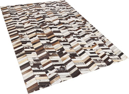 AKYELE - Patchwork vloerkleed - Bruin - 140 x 200 cm - Koeienhuid