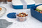 Amuse Brooddoos 3-in-1 - Lunchbox - Met Rekker en Sauspotje - Vaatwas, Magnetron en Diepvriesbestendig - 2 Compartimenten - Blauw