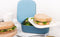 Amuse Lunchbox 3-in-1 - Brooddoos - met Rekker en Sauspotje - Microgolfoven Veilig - Vaatwasser en Diepvries Bestendig - Roze