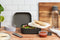 Amuse Lunchbox 3-in-1 - Brooddoos - met Rekker en Sauspotje - Microgolfoven Veilig - Vaatwasser en Diepvries Bestendig - Roze