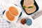 Amuse Lunchbox 3-in-1 - Brooddoos - met Rekker en Sauspotje - Microgolfoven Veilig - Vaatwasser en Diepvries Bestendig - Bruin