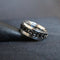 Anxiety Ring - (Ketting) - Stress Ring - Fidget Ring - Anxiety Ring For Finger - Draaibare Ring - Spinning Ring - Zilver-Zwart - (18.50mm / maat 58)