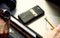 Apple iPhone SE (2020) Hoesje - Twelve South - Relaxed Serie - Echt Leer Backcover - Zwart - Hoesje Geschikt Voor Apple iPhone SE (2020)