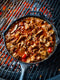 Valhal Outdoor Skillet / Koekenpan met steel - gietijzer, diameter 25cm - schenktuiten - VH25