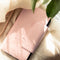 Selencia Hoesje Geschikt voor Samsung Galaxy A51 Hoesje Met Pasjeshouder - Selencia Surya 2-in-1 Uitneembare Vegan Lederen Bookcase - Roze
