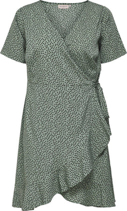 ONLY CARMAKOMA CARLIVIA - Wrap dress - V-hals met ruffle - Chinois green met stippen