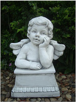 Beeld engel aan het nadenken