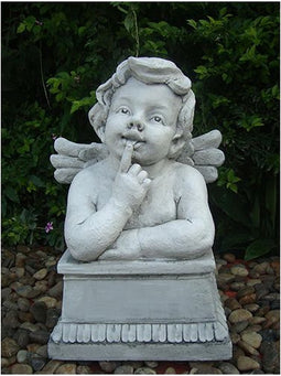 Beeld engel rechterarm onder kin