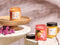 Beliani FRUITY BLOOM - Geurkaars set - Bes/Gele bes/Gouden appel - Soja wax