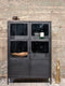 Besi Vitrinekast met 2 Glazen Deuren 130cm Hoog - Zwarte Vitrinekast Klein - Industrieel - Zwarte Kast met Glazen Deuren - Servies Kast - Metalen Kast - Vitrinekast 90cm Breed - Lage Vitrine Kast Zwart - Vitrine cabinet