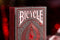 Bicycle Metalluxe Crimson Rider Back - Premium Speelkaarten - Foil afwerking - Poker - Collectible