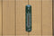 Binnen/buiten thermometer - groen - metaal - 6.5 x 30 cm - Themometers - Temperatuur