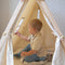 Sunny Sienna Speeltent met vlaggen en vloermat Crème – Wigwam Tipi Tent voor kinderen met Slinger & Opbergtas - Stokken FSC hout - 120x100x105cm