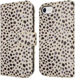 iMoshion Hoesje Geschikt voor iPhone SE (2022) / SE (2020) / 8 / 7 / 6s / 6 Hoesje Met Pasjeshouder - iMoshion Design Bookcase smartphone - Meerkleurig / Black And White Dots