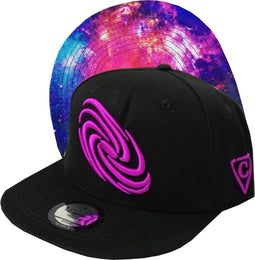 Capiche® Snapback Pet Heren – Galaxy Mix – Zwart & Paars – Verstelbaar met Druksluiting – Sportcap – Baseball Cap – Mannen Cap