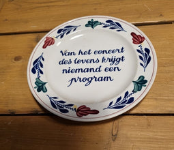 Boerenbont Tekstbord "Concert des levens krijgt niemand een program" rond 21cm aardewerk