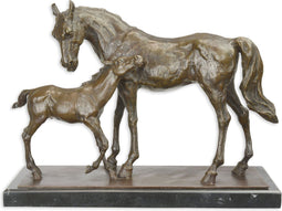 BRONZEN BEELD VAN EEN PAARD EN VEULEN