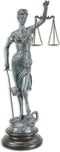 BRONZEN BEELD VAN VROUWE JUSTITIA MET GROENE AFWERKING
