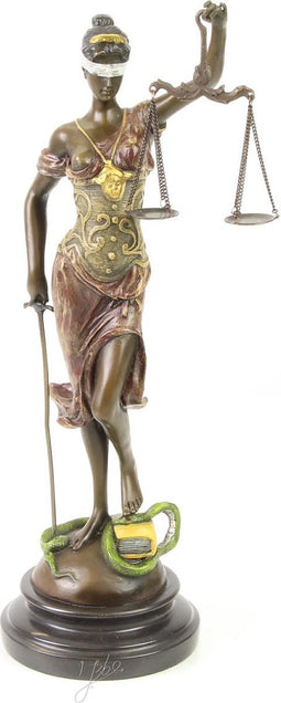 BRONZEN BEELD VAN VROUWE JUSTITIA