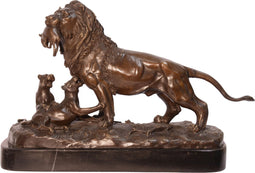 BRONZEN SCULPTUUR GENAAMD DE EERSTE JONGE LEEUWEN